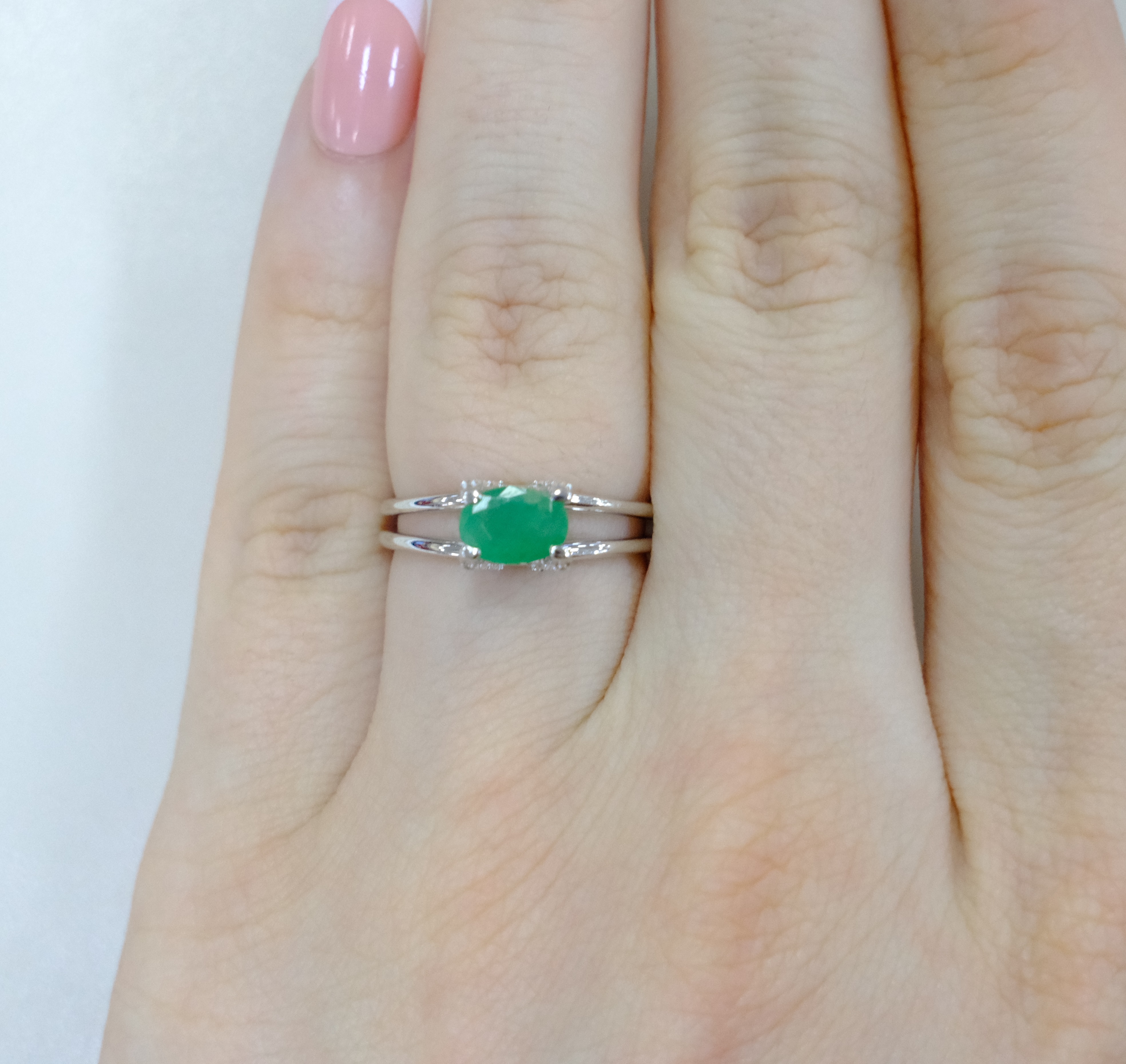 Серебряное кольцо с изумрудом
